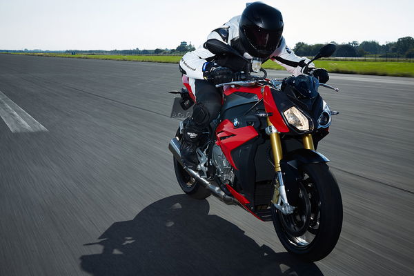 Official: 2014 BMW S1000R in full