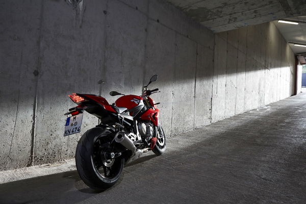 First ride: BMW S1000R review