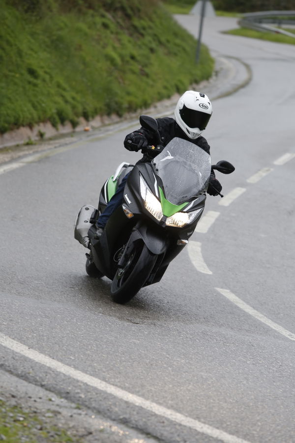 First ride: Kawasaki J300 review