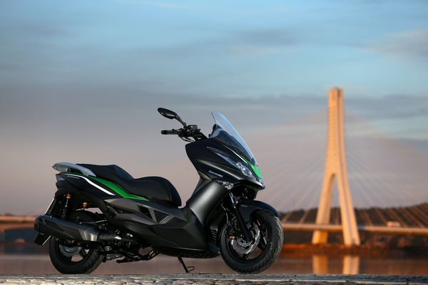 First ride: Kawasaki J300 review