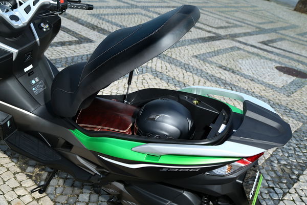 First ride: Kawasaki J300 review