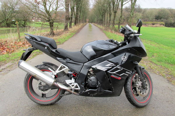 Road test: 2013 Daelim VJF250 RoadSport review