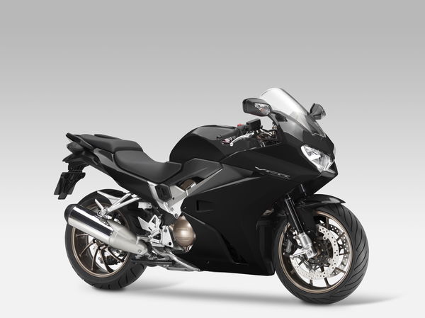 First ride: 2014 Honda VFR800 review