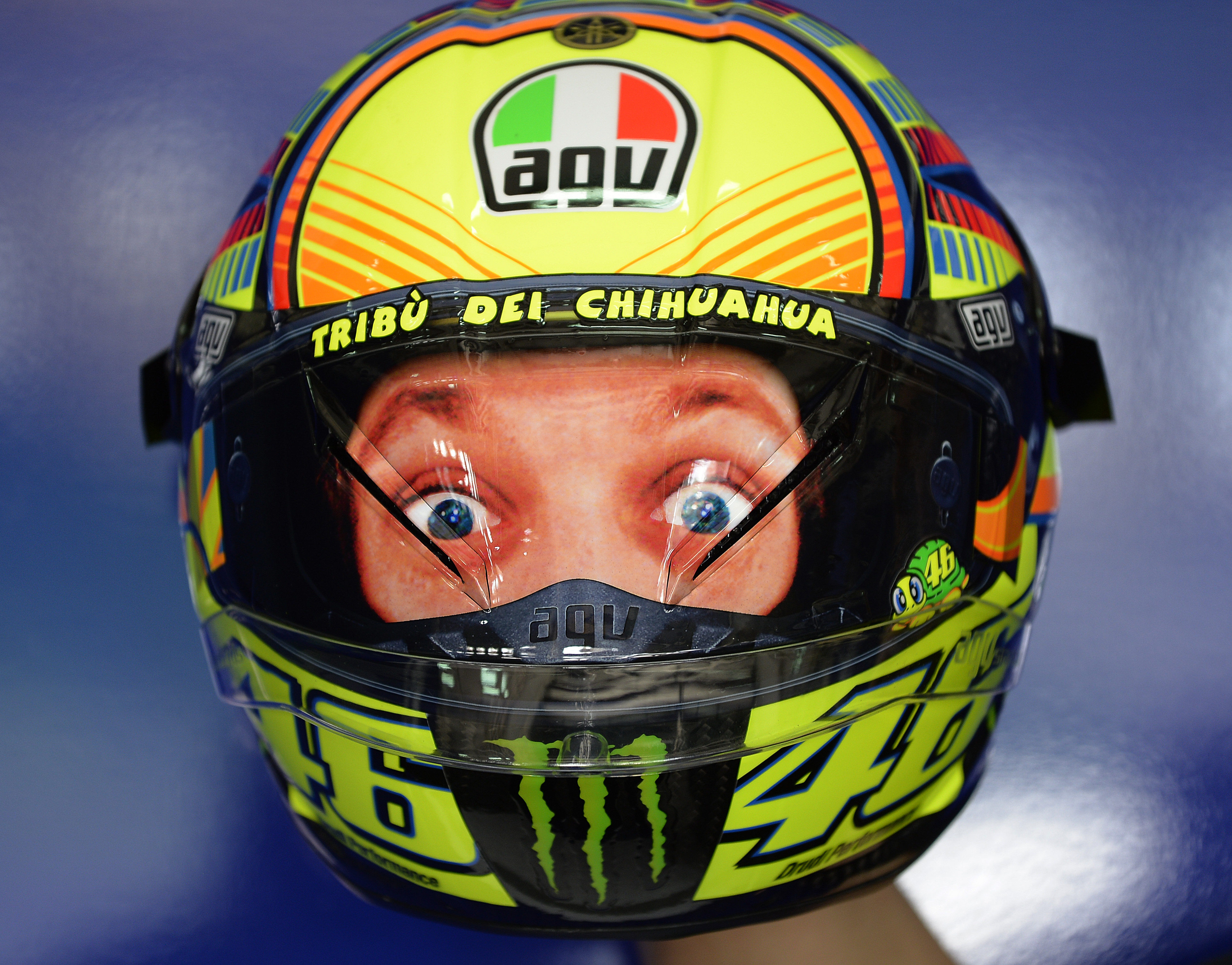 frelsen Indirekte Betjening mulig New: Valentino Rossi double face AGV Corsa helmet | Visordown