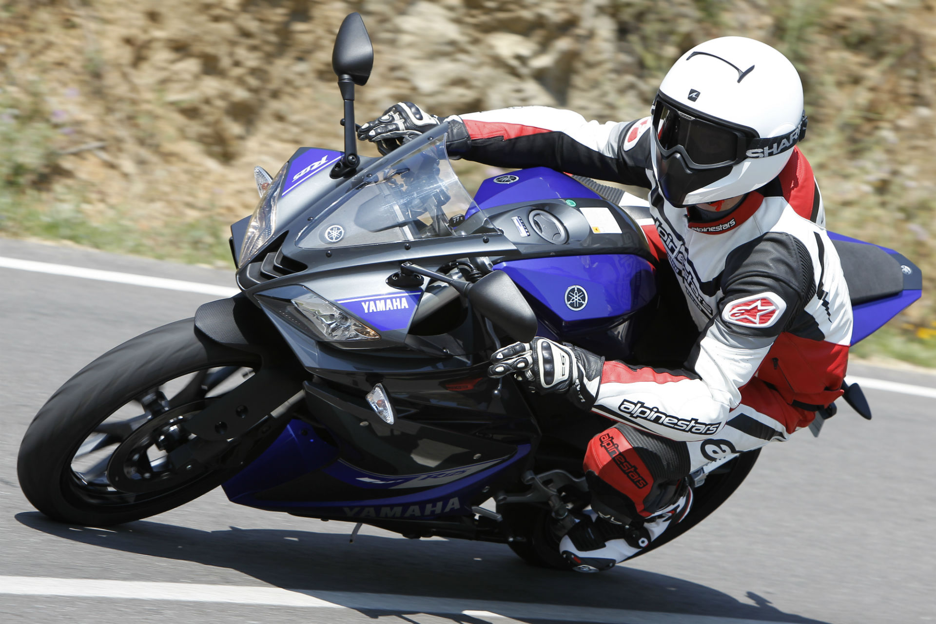 First ride: 2014 Yamaha YZF-R125 review
