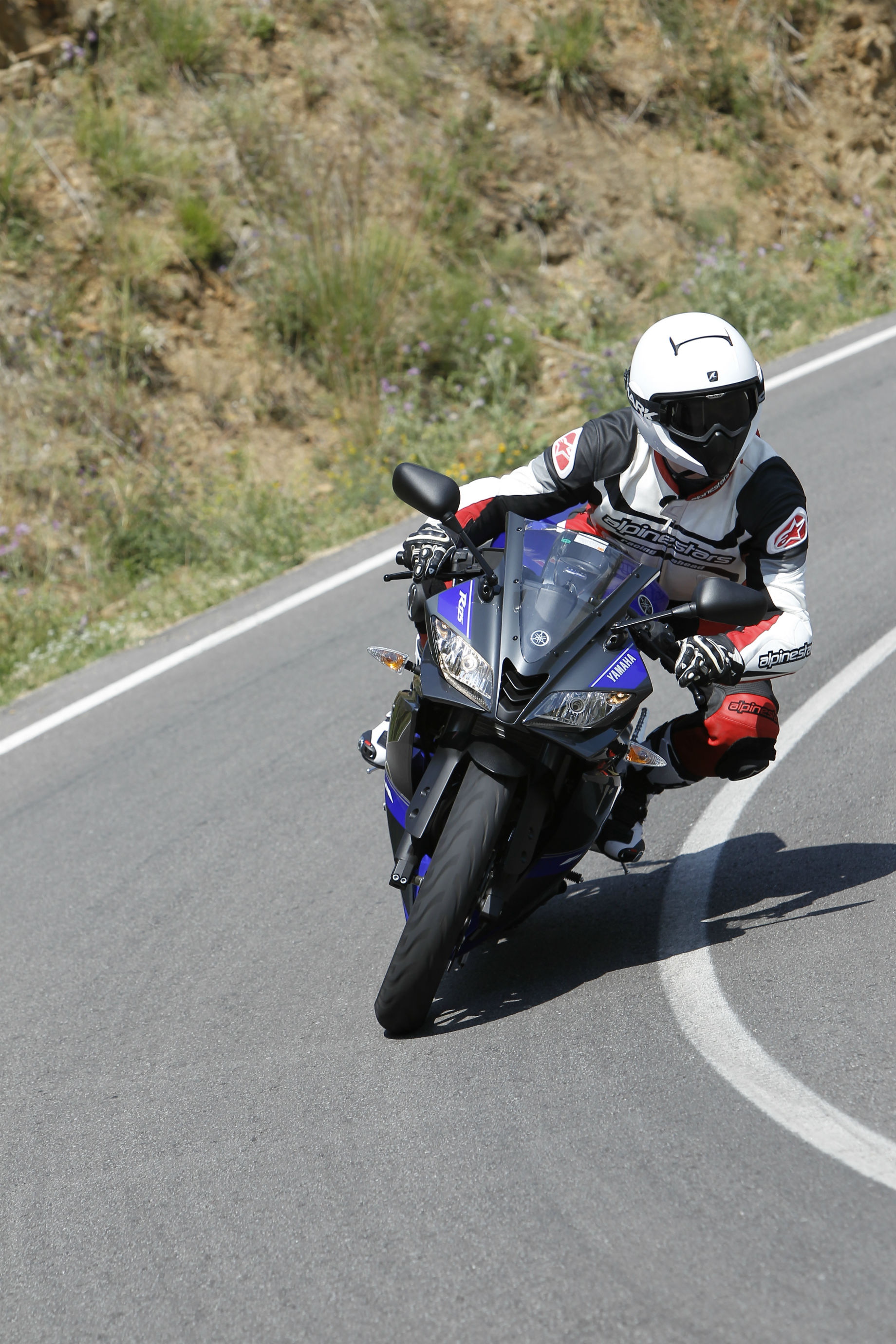 First ride: 2014 Yamaha YZF-R125 review