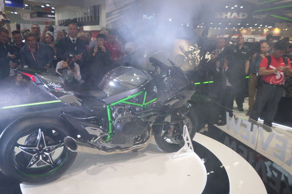 Intermot 2014: Kawasaki Ninja H2 video and uber gallery