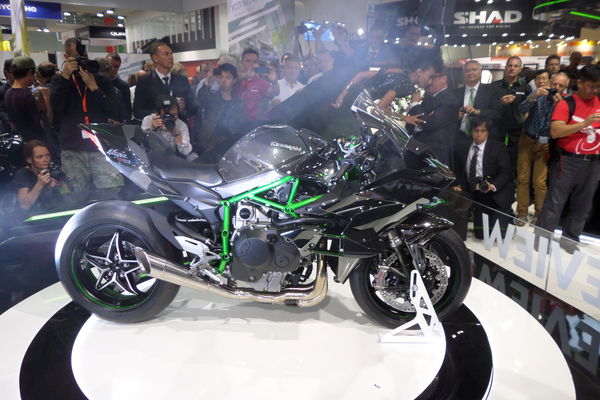 Intermot 2014: Kawasaki Ninja H2 video and uber gallery