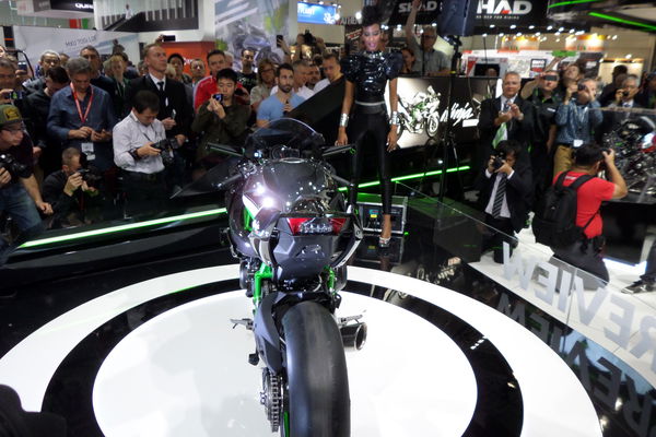 Intermot 2014: Kawasaki Ninja H2 video and uber gallery