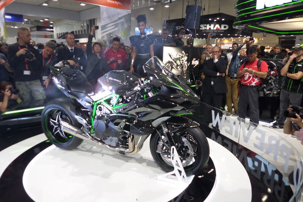 Intermot 2014: Kawasaki Ninja H2 video and uber gallery