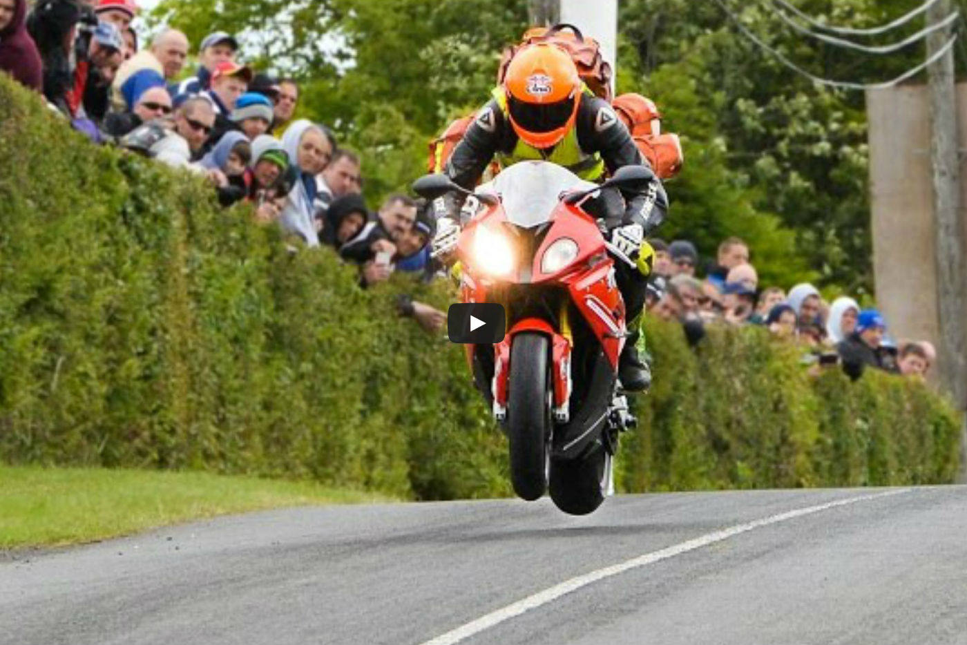 'Flying doctor' John Hinds gives an illuminating talk about his work