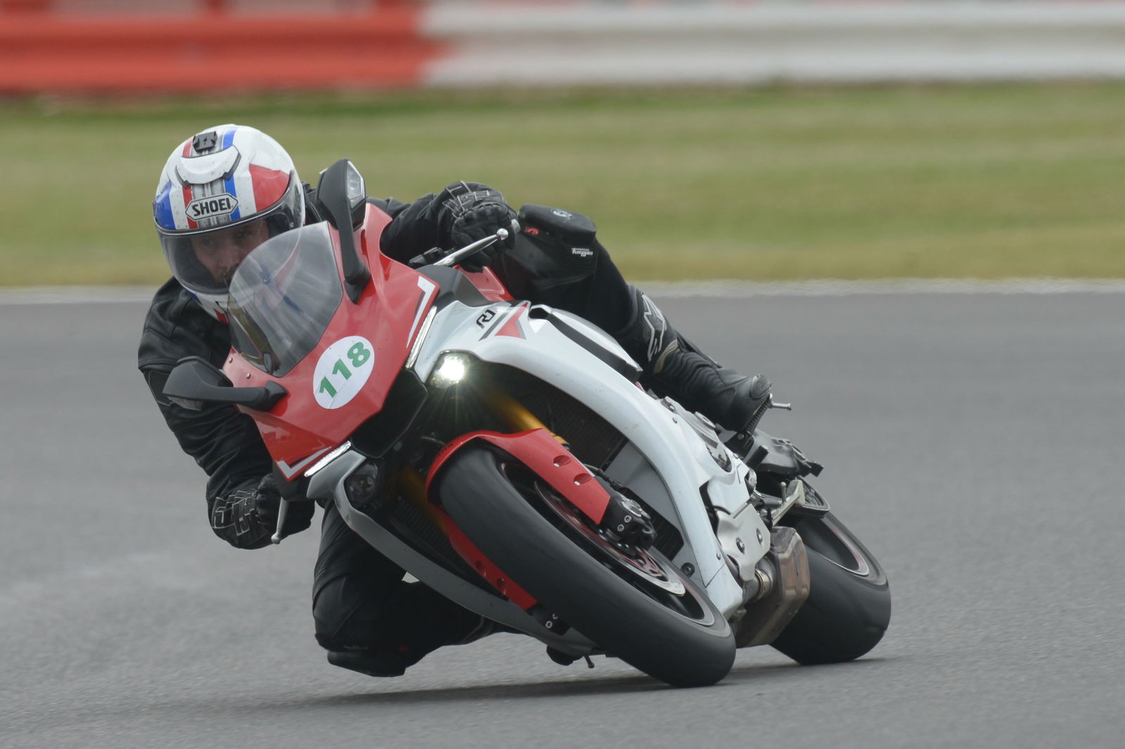 Back-to-back test: Yamaha R1 vs Ducati 1299 Panigale S (2015)
