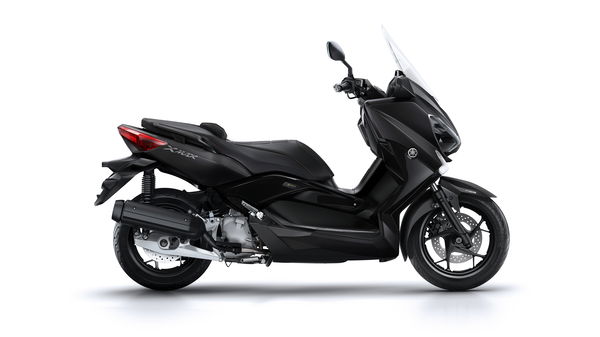 New X-MAX IRON MAX heads Yamaha scooter updates for 2016