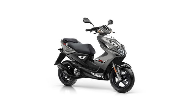 New X-MAX IRON MAX heads Yamaha scooter updates for 2016