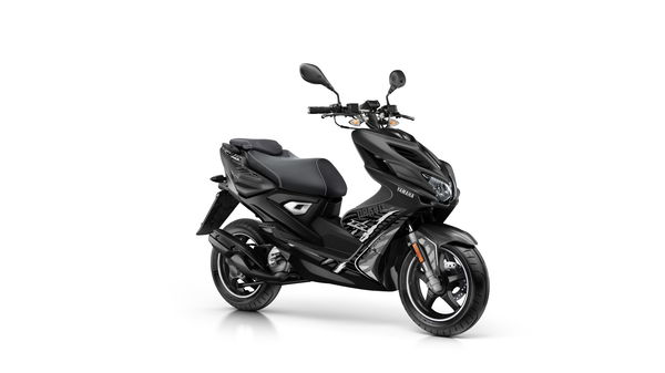 New X-MAX IRON MAX heads Yamaha scooter updates for 2016