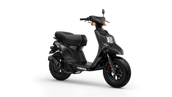 New X-MAX IRON MAX heads Yamaha scooter updates for 2016