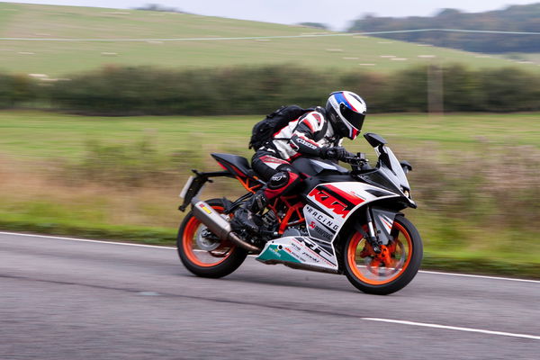 Head-to-head: KTM RC 390 vs Yamaha R3 review