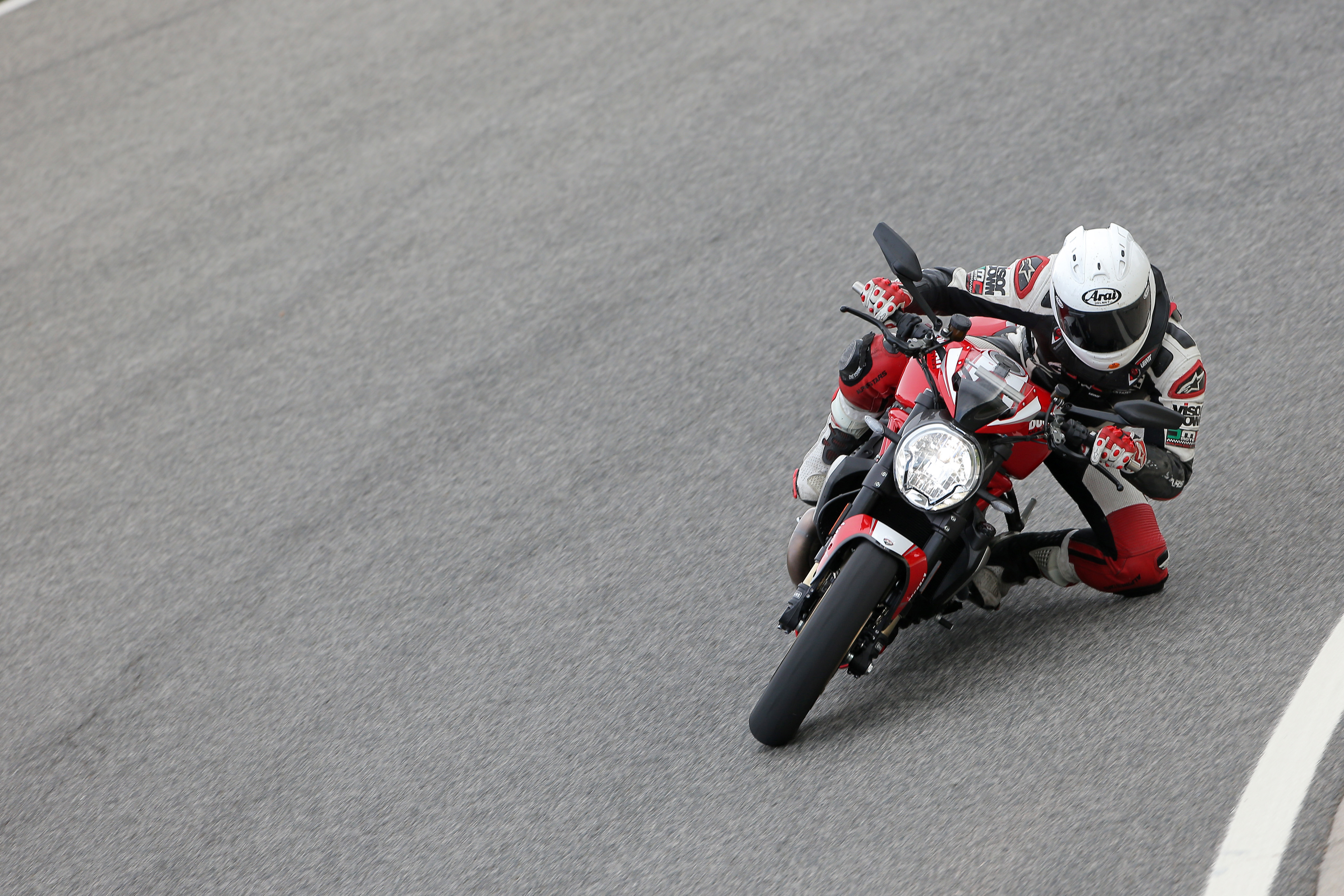 Ducati Monster 1200S versus 1200R