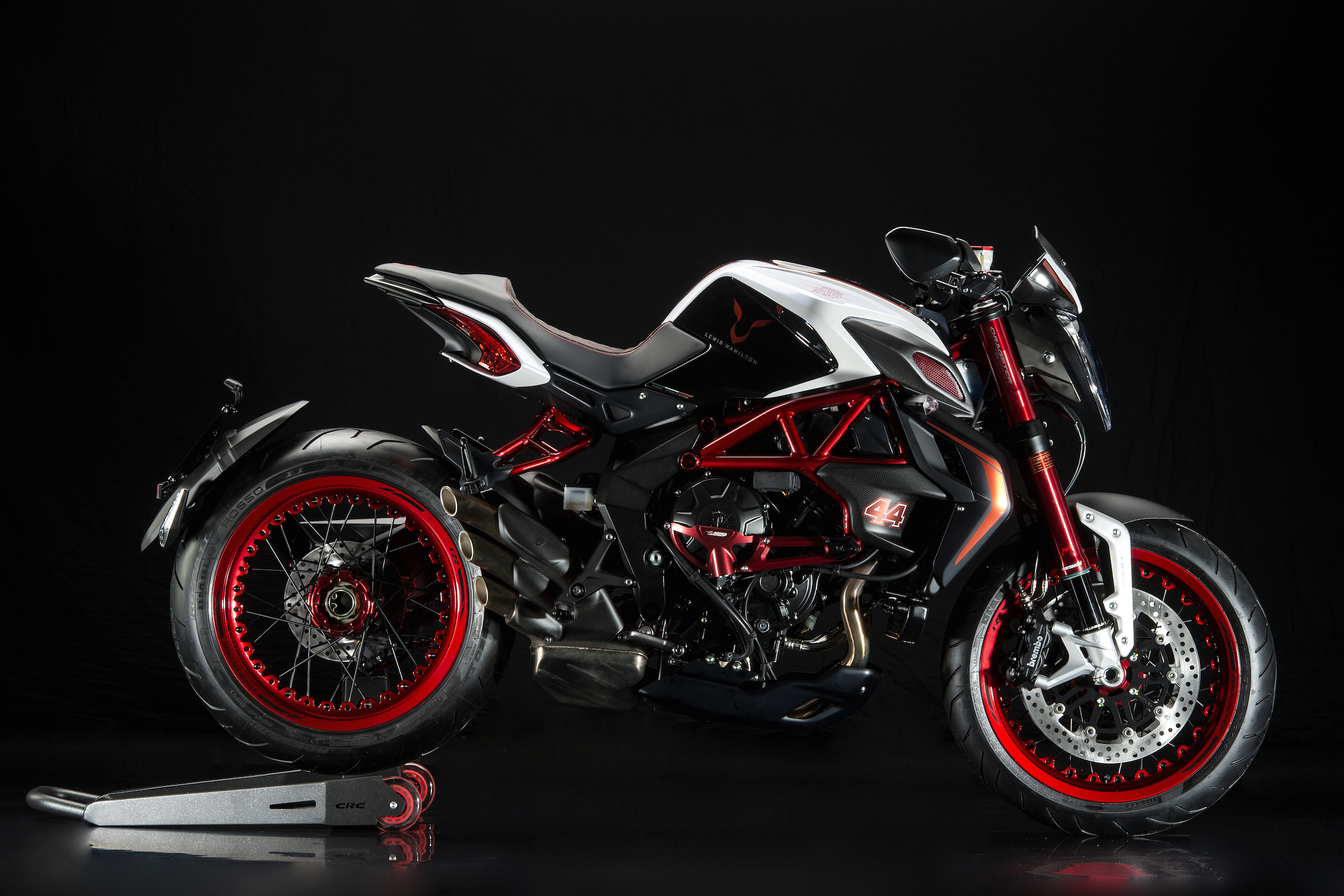 A proper look at the Lewis Hamilton MV Agusta Dragster RR