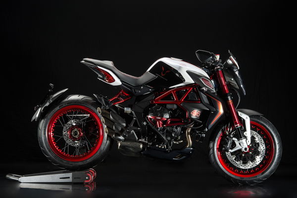 A proper look at the Lewis Hamilton MV Agusta Dragster RR