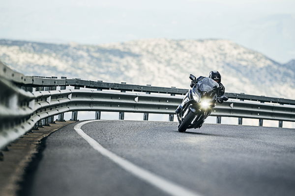 Yamaha FJR1300 updated for 2016