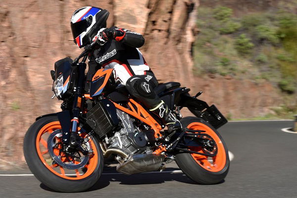 KTM 690 Duke and 690 Duke R video review