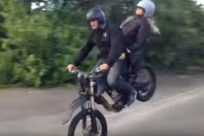 Video: This is how you do a stoppie