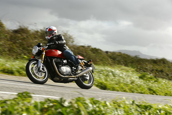 First ride: Triumph Thruxton R review