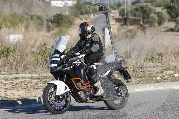 Spy shot: face-lifted KTM 1290 Super Adventure revealed