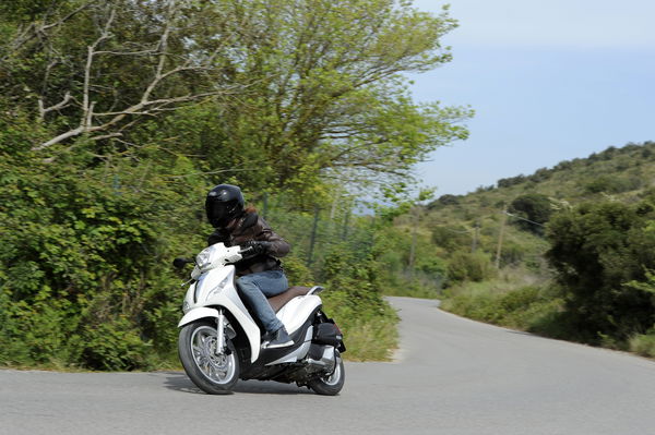 First ride: Piaggio Medley 125 review