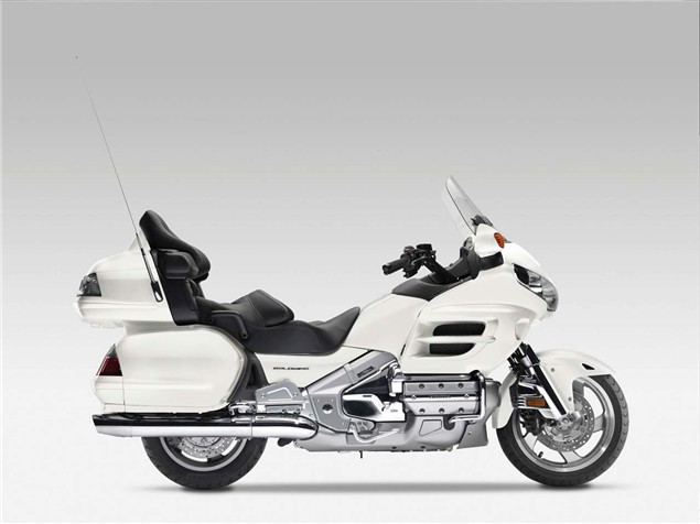 Three new colours for Goldwing in 2010