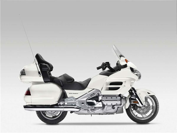 Three new colours for Goldwing in 2010