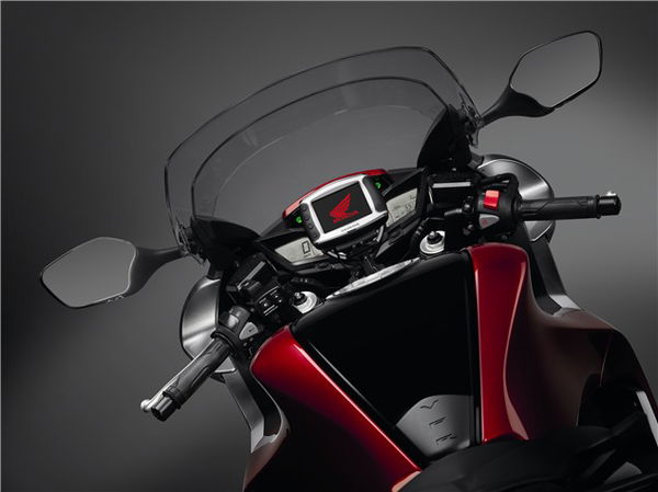 Honda VFR1200: More details emerge