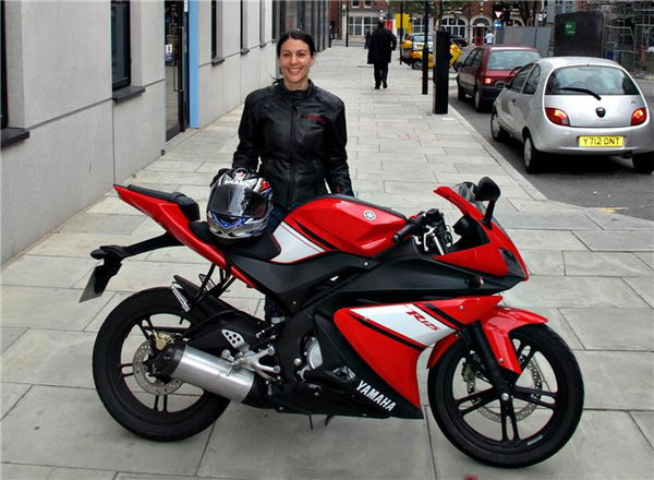 First Ride: Yamaha YZF-R125 from a female perspective