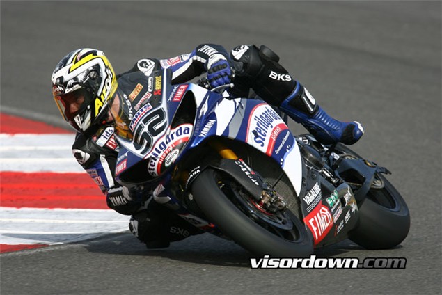 First shot of Toseland testing his WSB Yamaha YZF-R1