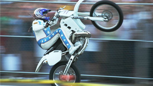 Robbie Knievel to jump 16 buses in London 2010