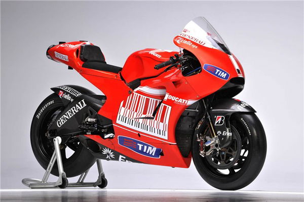 Ducati Desmosedici GP10 Picture Special