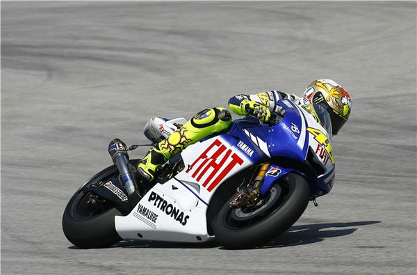 Valentino Rossi returns to Yamaha