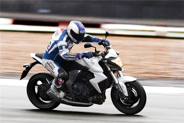 Honda CB1000R vs. Fireblade - Streetbike vs. Superbike