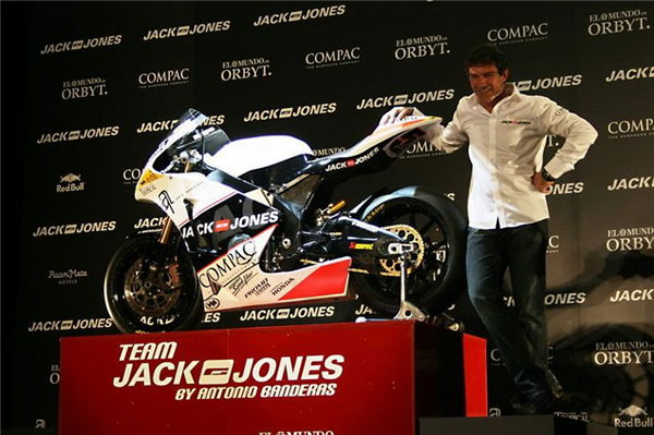 Moto2: Banderas unveils new Jack and Jones squad