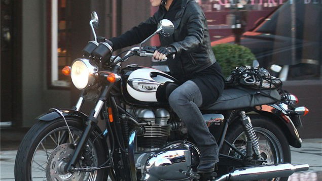 Pink burns her leg on motorcycle exhaust pipe