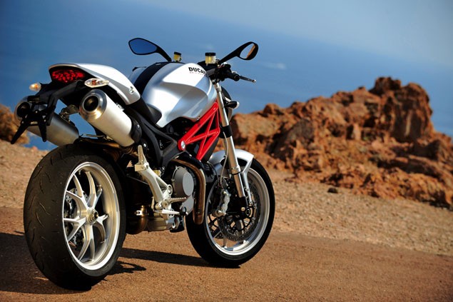 2009 Ducati Monster 1100 launch test review