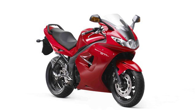First Look: 2011 Triumph Sprint ST