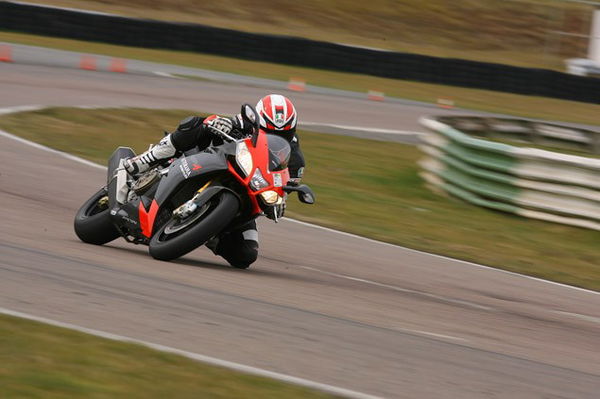 2010 Aprilia RSV4 Factory Mallory Park track test