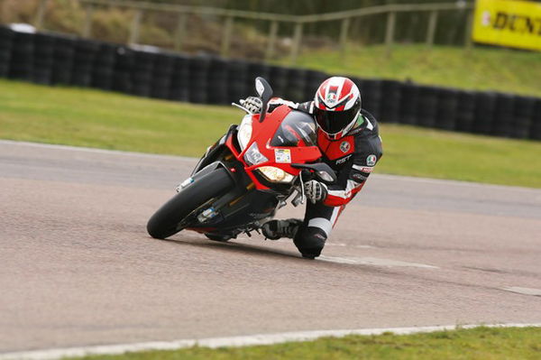 2010 Aprilia RSV4 Factory Mallory Park track test