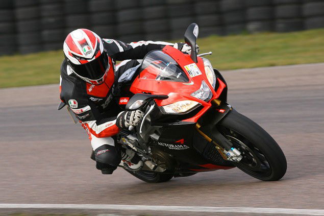 2010 Aprilia RSV4 Factory Mallory Park track test