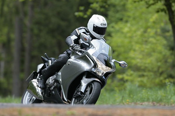 2010 Honda VFR1200F DCT first ride review