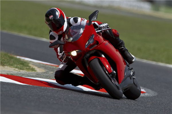 Ducati launch 848 EVO, with claimed 140bhp