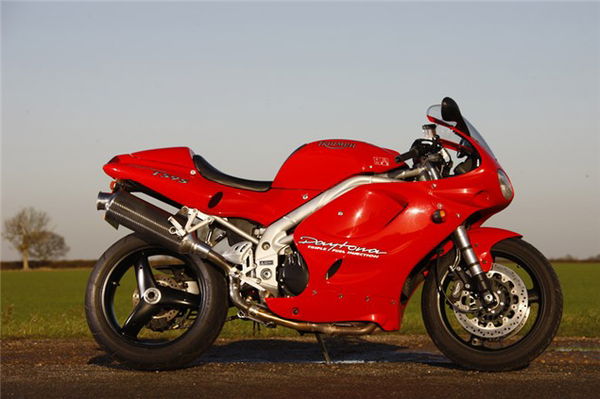 Future Classics: 97 Suzuki TL1000S, 94 Honda Fireblade & 98 Triumph T595 Daytona