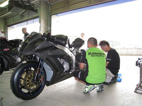 2011 Kawasaki ZX10R spied